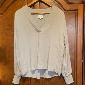 Sundays Light Gray Textured V-Neck Blouse Size Medium